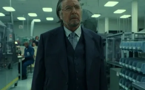 Hunters estrenó su segunda temporada con Al Pacino y Logan Lerman (Prime Video).