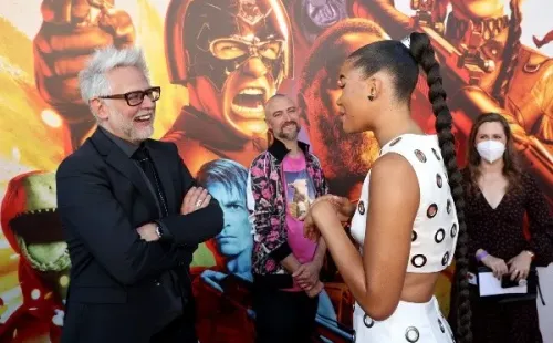 Storm Reid junto a James Gunn en la presentación de The Suicide Squad (Getty).