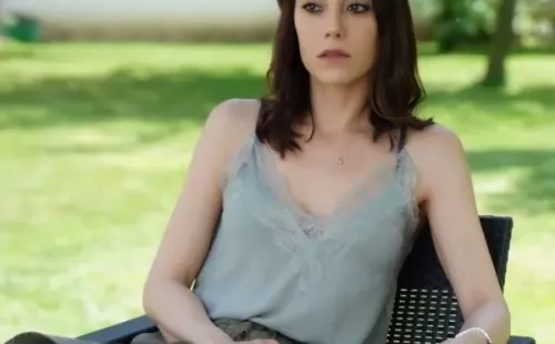 Cansu Dere protagoniza la serie Infiel