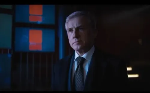 Christoph Waltz protagoniza The Consultant (Prime Video).