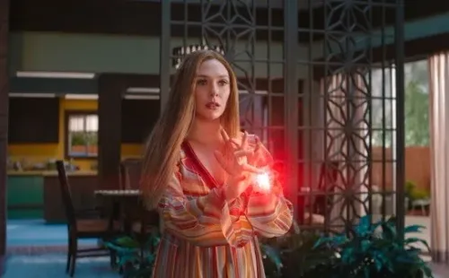 Elizabeth Olsen interpreta a Scarlet Witch en Marvel (IMDb).