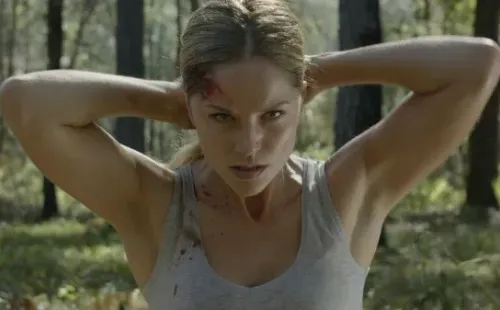 Ellen Hollman, protagoniza Venganza (IMDb).
