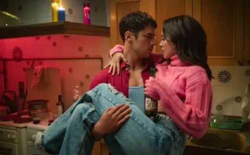 Martiño Rivas y María de Nati. Foto: (Lionsgate +)