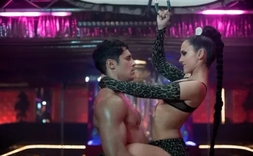 Martiño Rivas y María de Nati son dueños de un gran trabajo. Foto: (Lionsgate +)