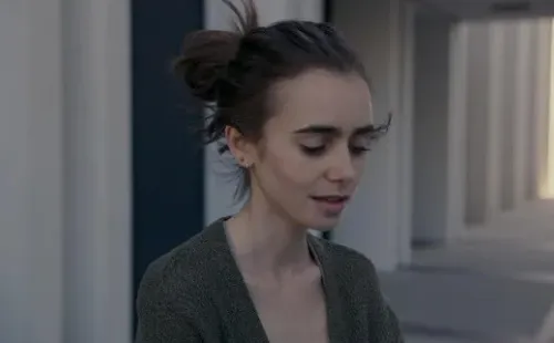 Lily Collins en To The Bone de 2017 (IMDb).