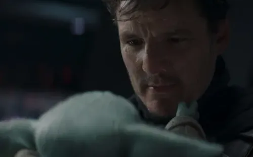 Pedro Pascal protagoniza The Mandalorian (Disney+).
