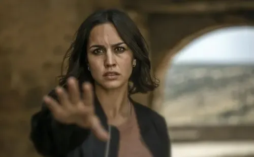 Megan Montaner protagoniza 30 monedas (HBO Max).