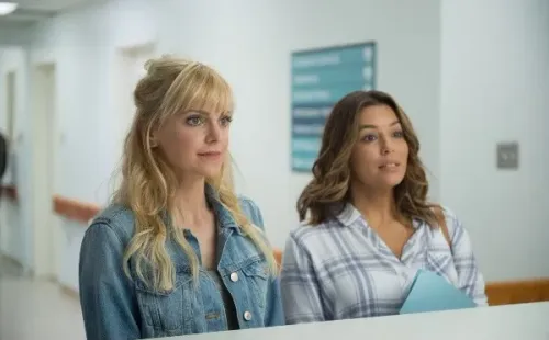 Overboard, la película con Eugenio Derbez y Anna Faris (IMDb).