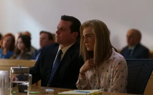 Elle Fanning protagoniza The Girl From Plainville (IMDb).