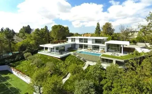 Estilo contemporáneo y mucha tecnología, para la gran mansión de Beyonce en Los Ángeles (Deck)