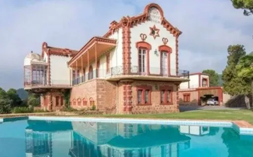 Un palacio modernista para Rosalía en Manresa, las afueras de Barcelona (Idealista)