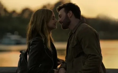 Chris Evans y Ana de Armas protagonizan Ghosted (Apple TV+).