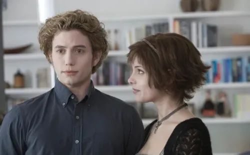 Ashley Greene interpretó a Alice Cullen en la saga Crepúsculo (IMDb).