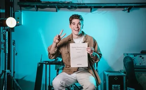 Carolina Domenech, El Purre y Kevsho protagonizan Entrelazados (Disney+).