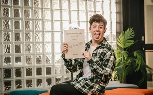 Carolina Domenech, El Purre y Kevsho protagonizan Entrelazados (Disney+).