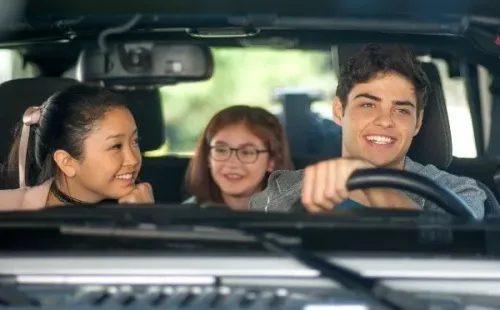 Lara Jean, Peter y Kitty. Foto: (Netflix)