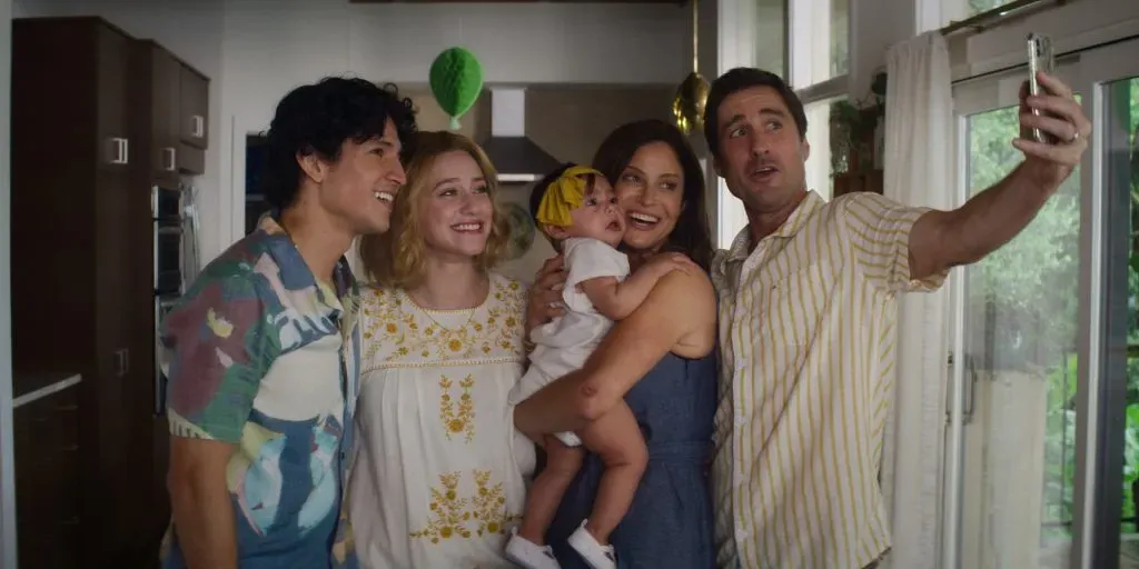 Lili Reinhart protagonizó Mis dos vidas (Netflix).