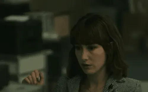 Ana se va involucrando con Sergio poco a poco, lo que al final le costará caro. Imagen: @TrailersInSpanish.