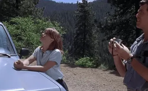 Linda Hamilton y Pierce Brosnan protagonizan esta cinta que fue todo un suceso en 1997. Imagen: @MacPhoenix82.
