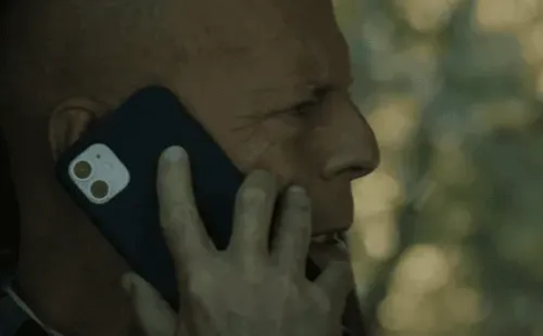 Bruce Willis en su personaje de Frank, llegará hasta las últimas consecuencias por proteger a quienes ama.Imagen: @Filmeliermx.