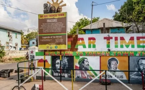 Las peleas y tiroteos entre bandas son algo común en estas calles jamaiquinas (Imago)
