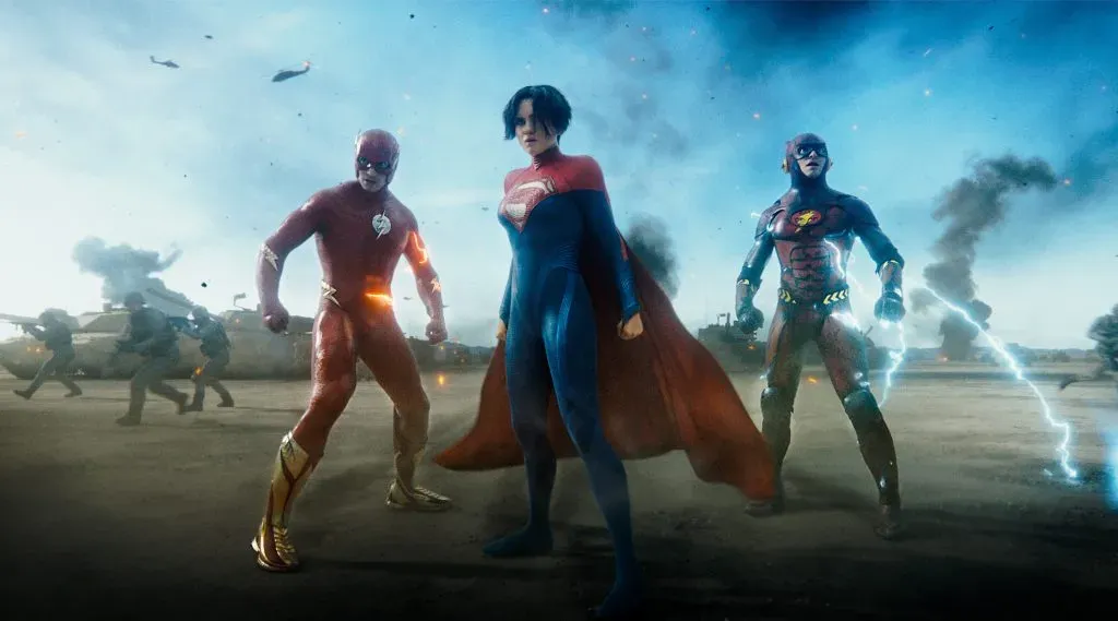 Las dos versiones de Flash y Supergirl. (IMDb)