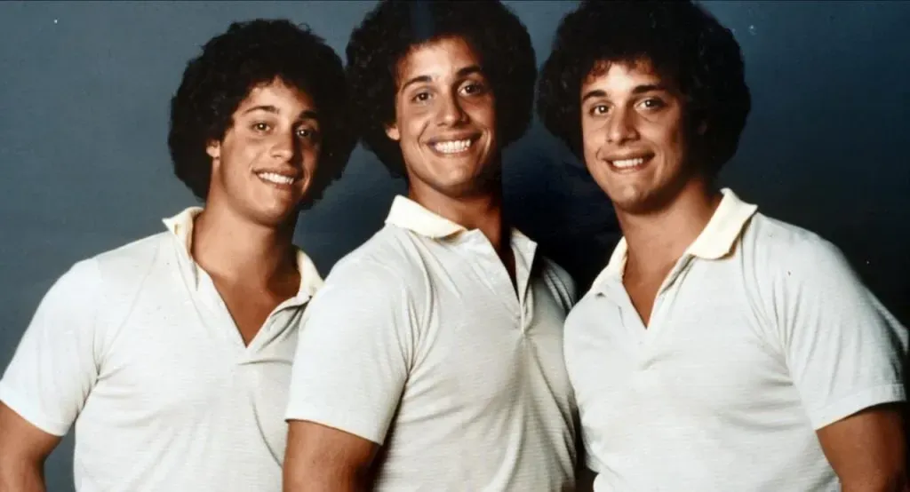 Three Identical Strangers está actualmente para ver en streaming. (IMDb)