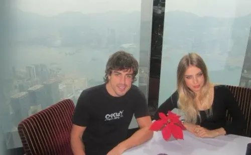 Apenas salieron unos meses, pero fue muy intensa la relación de Fernando Alonso con la rusa Tchiumitcheva (Schwizer Illustrierte)