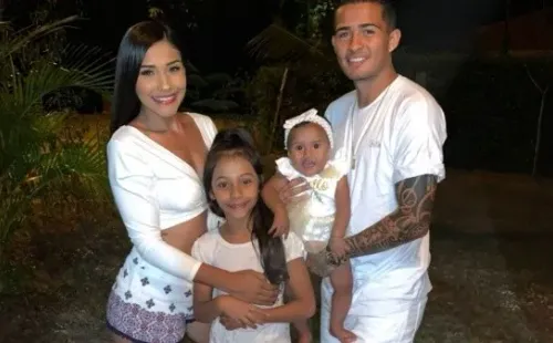 El futbolista y la modelo, unidos desde jóvenes, ya formaron una familia (Twitter Gerson Torres)