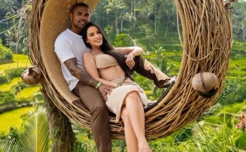 Douglas Costa encontró de nuevo el amor en los brazos de Nathália (Instagram)