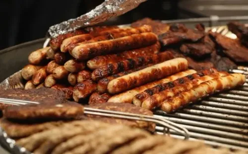 La carne procesada ha sido transformada para mejorar su sabor (Getty Images)