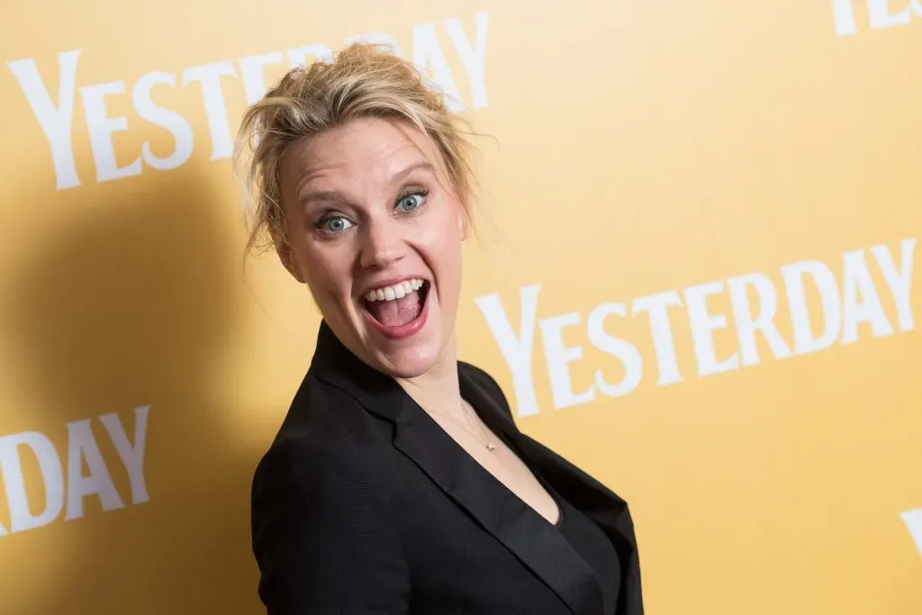 Kate McKinnon en el estreno de la cinta Yesterday. Imagen: Getty Images.