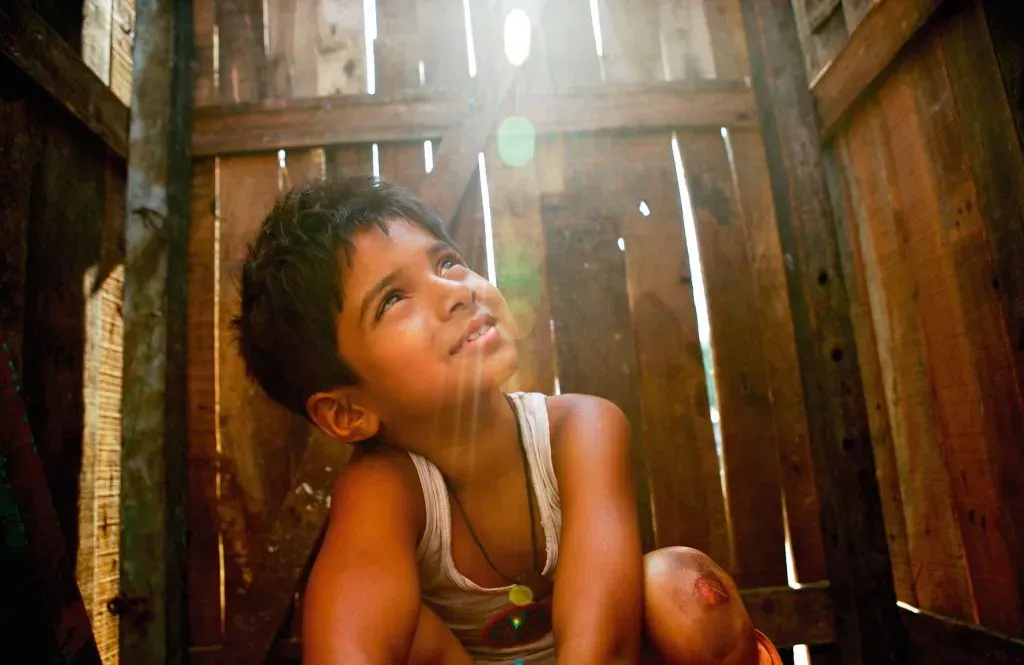 Slumdog Millonaire ganó múltiples Premios Oscar en 2009. (IMDb)