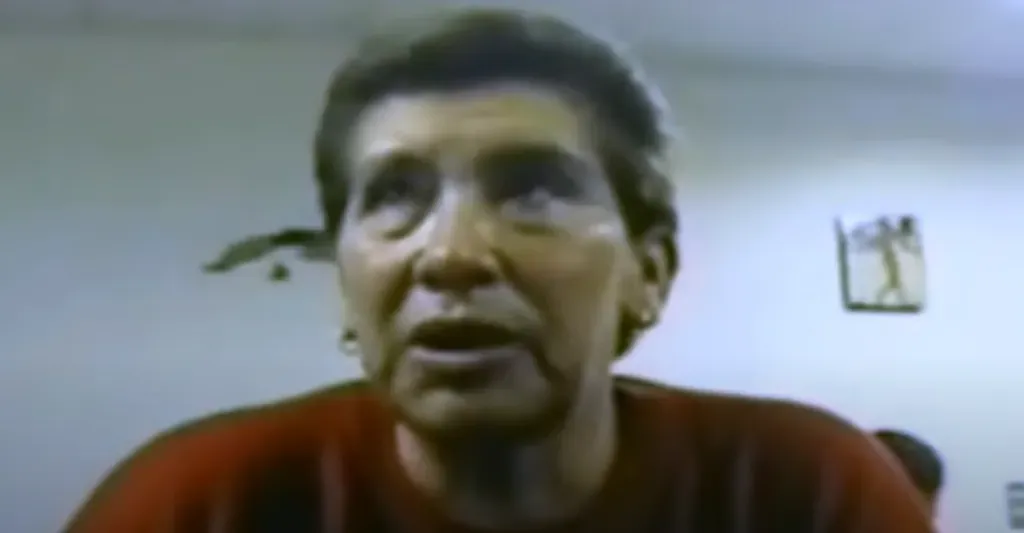 Juana Barraza, en una de las primeras grabaciones que hizo luego de haber sido arrestada en México. Imagen: @aztecanoticias.