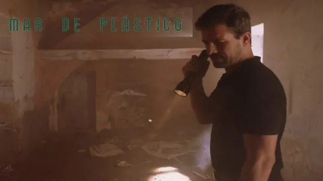 Rodolfo Sancho es Héctor Aguille Millán en Mar de Plástico. (IMDb)