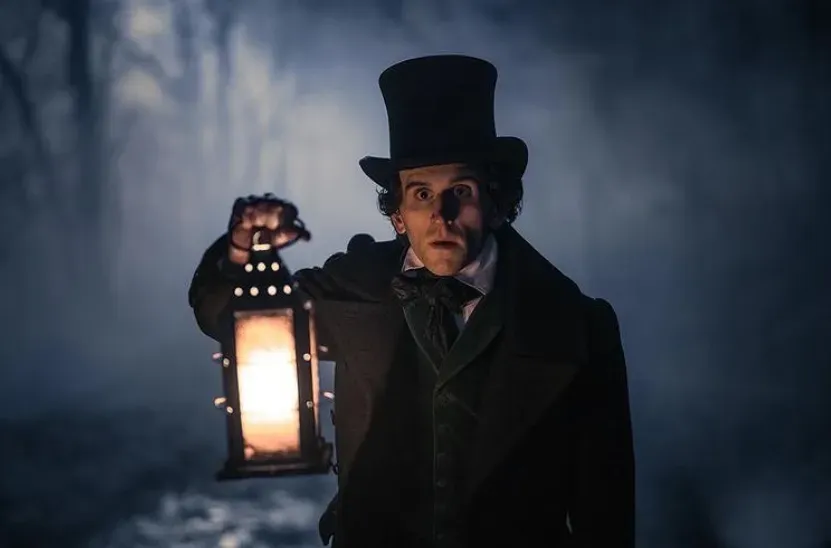 En Los crímenes de la academia, Harry Melling dio vida a Edgar Allan Poe. Imagen: @harry.melling.fanpage.