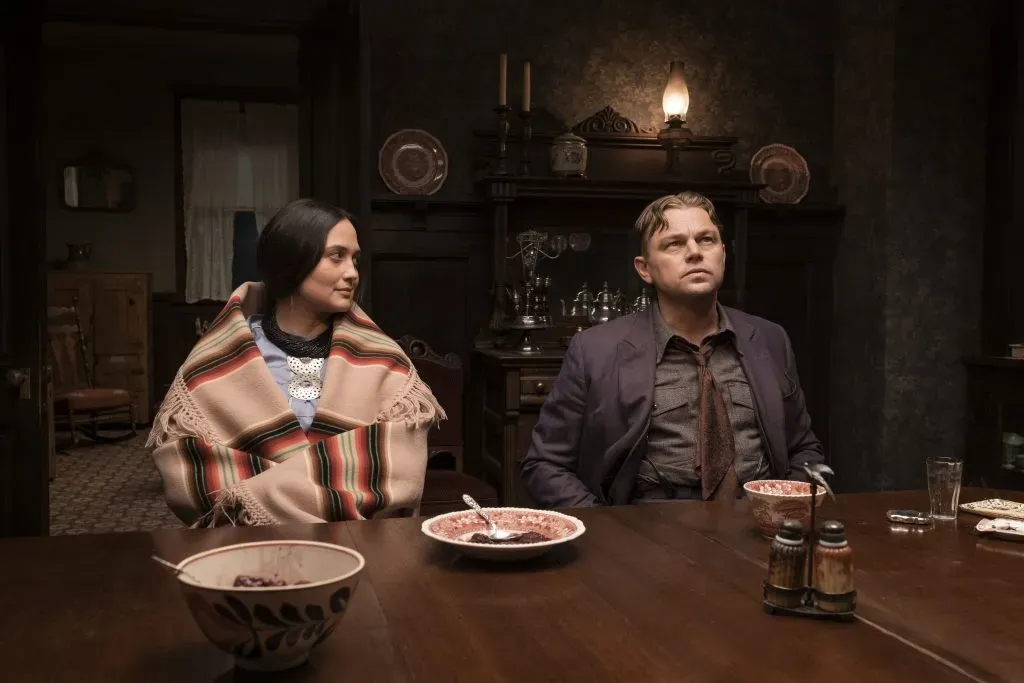 Leonardo DiCaprio y Lily Gladstone en la primera imagen de Killers of the Flower Moon. (IMDb)