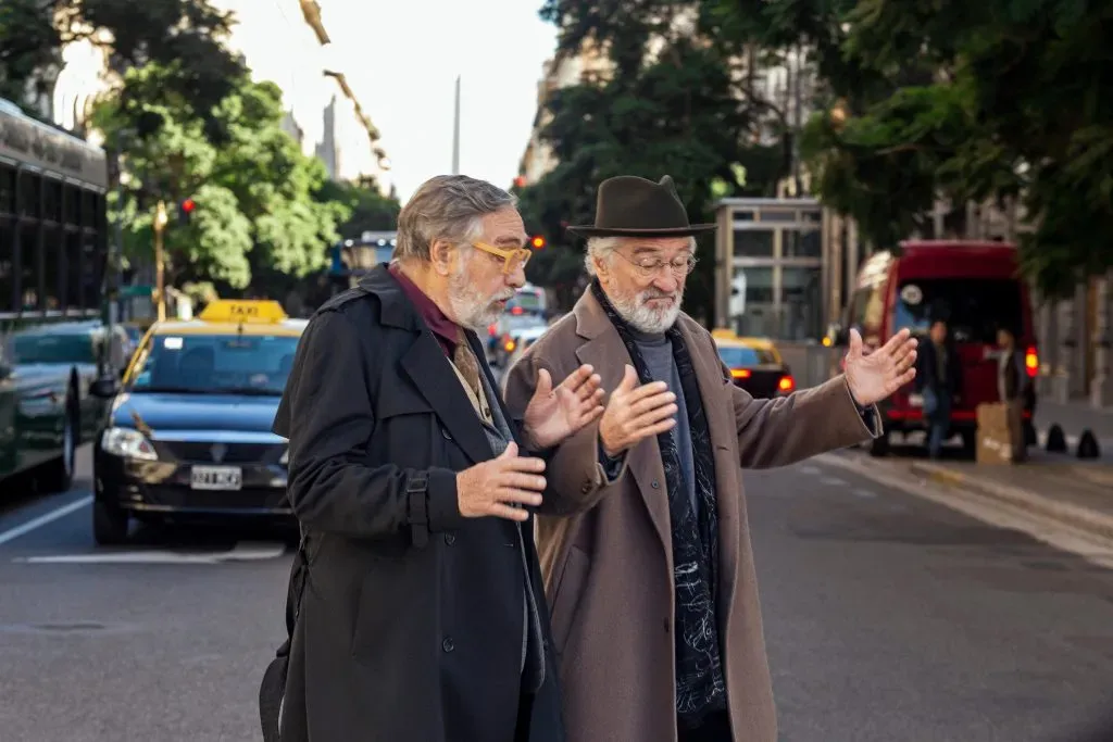 Las calles de Buenos Aires serán testigo del encuentro de estos dos amigos. Imagen: Star+.