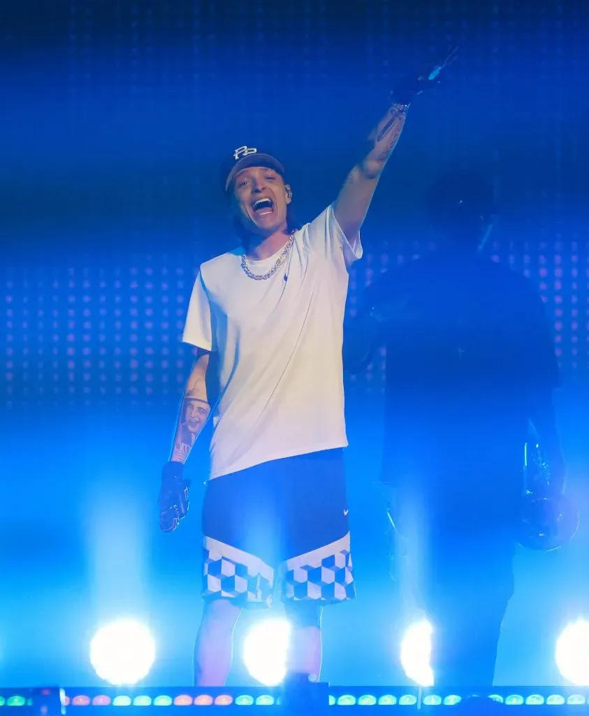 LAS VEGAS, NEVADA – 21 DE JULIO: Peso Pluma actúa en el MGM Grand Garden Arena el 21 de julio de 2023 en Las Vegas, Nevada. (Foto de Ethan Miller/Getty Images).