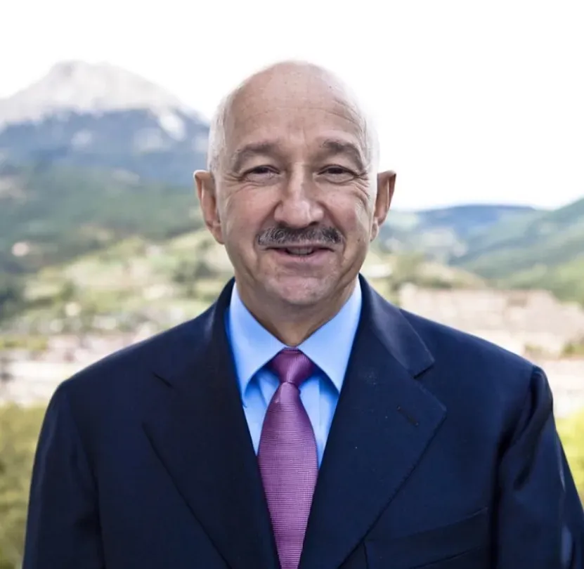 Imagen del ex presidente de México, Carlos Salinas de Gortari, quien sería el padre de Peso PLuma según los rumores. Imagen: @carlos_salinas_de_gortari.