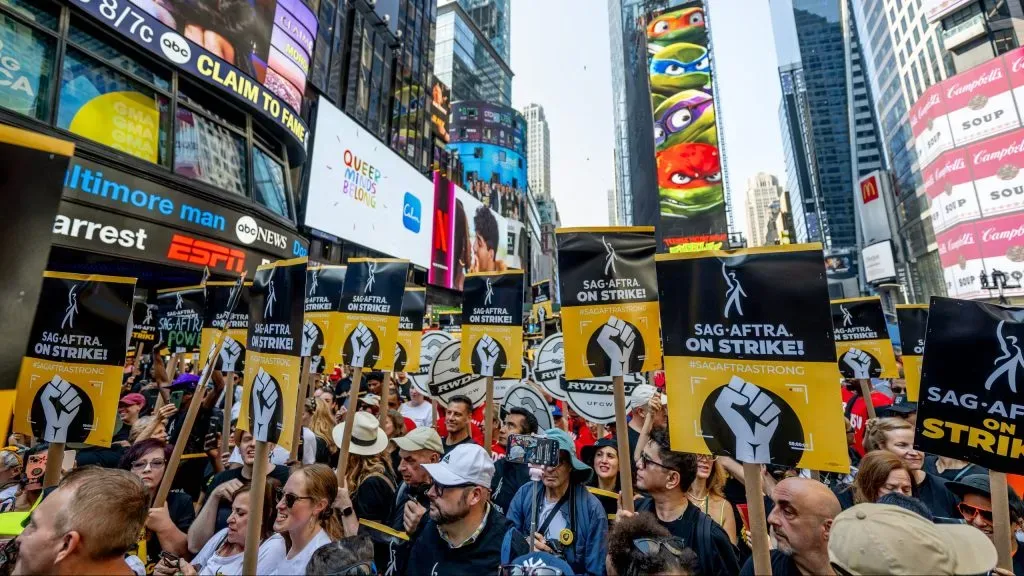 La huelga de escritores de Hollywood podría llegar a su fin y esto debes saber