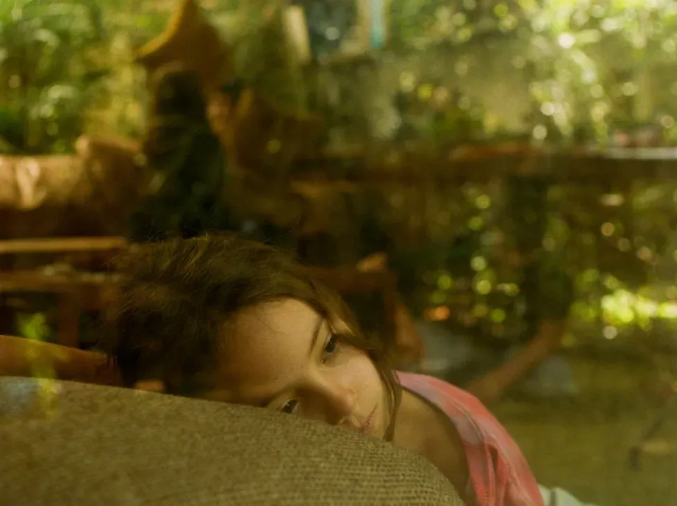 La directora Lila Avilés nos mostrará el mundo a través de los ojos de Sol, interpretada por Naíma Sentíes, a quien vemos en la foto. Imagen: Cortesía.