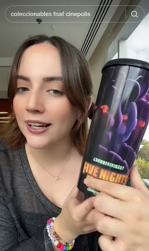 @TaffyLuffy muestra el vaso en el que se pueden ver a los personajes de la película juntos. Imagen: @cinemex.