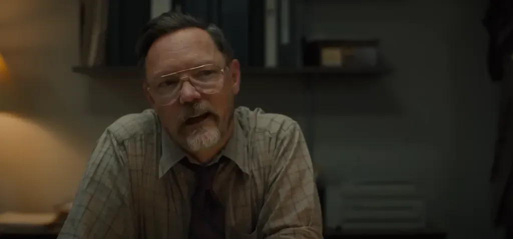Matthew Lillard como William Afton, en una escena del tráiler de dy’s. Imagen: @sensacinetrailers.