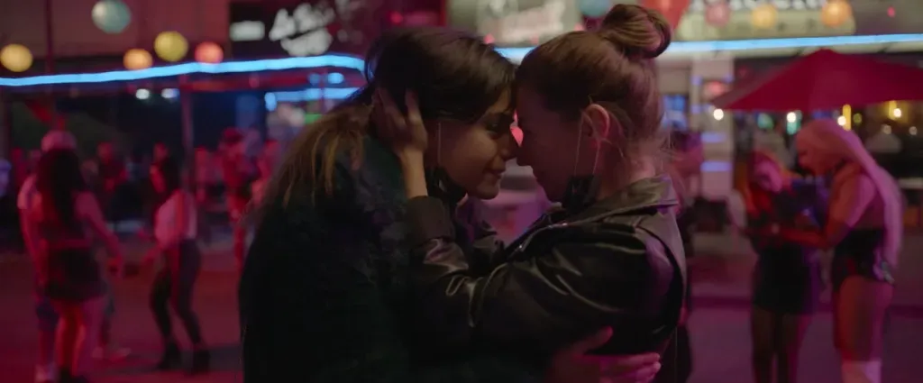 Miriam (Adriana Llabrés) y Lola (Ludwika Paleta) son una pareja que enfrentará la más dura prueba, ante la situación de una de ellas. Imagen: Rogelio Coyotl.