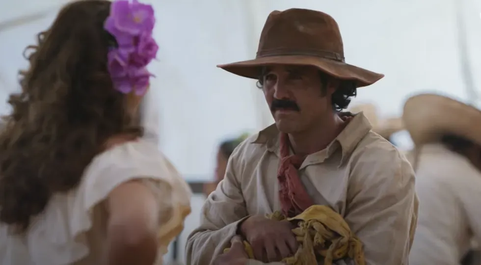 José Ron da vida a Dionisio Pinzón en este drama de época. Imagen: @elgallodeoro_vix.