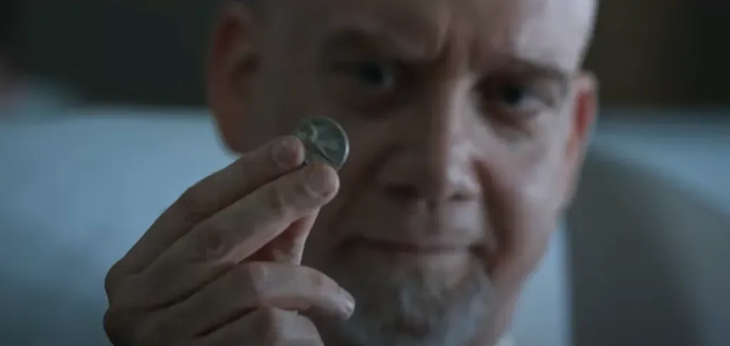 Paul Giamatti es la incorporación más sorpresiva de la temporada 2 de 30 monedas. Imagen: @HBOMaxLa.