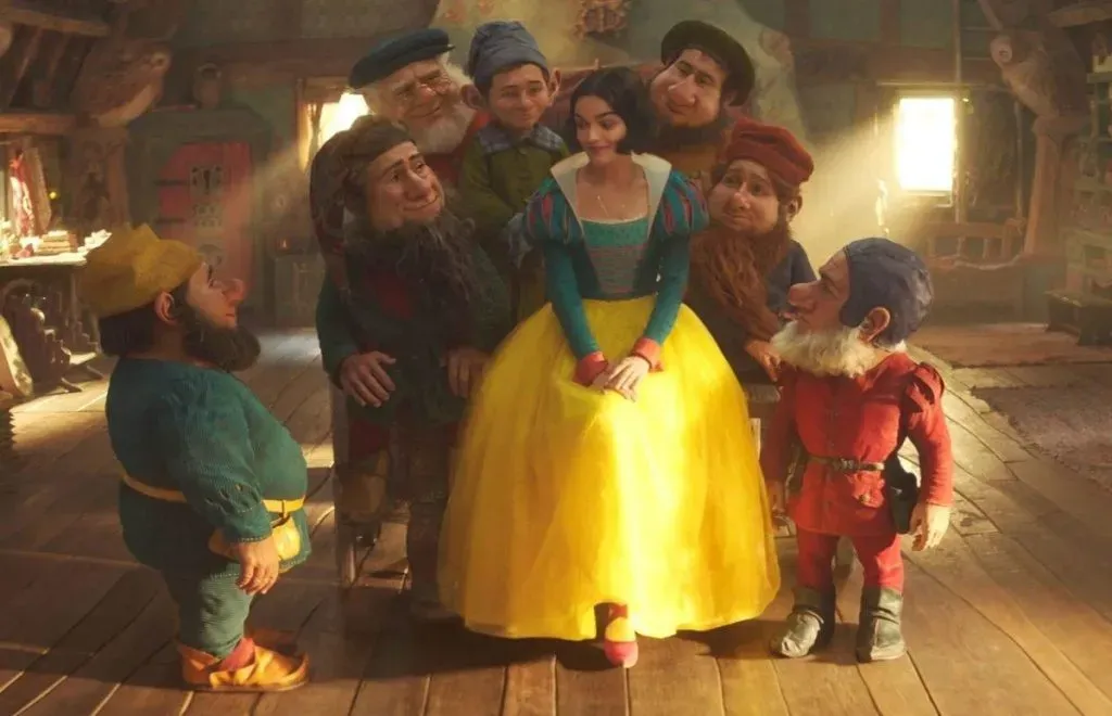 La primera imagen oficial de Rachel Zegler como Blancanieves.