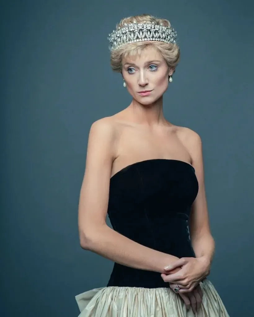 Elizabeth Debicki como Lady Di, para The Crown de Netflix.