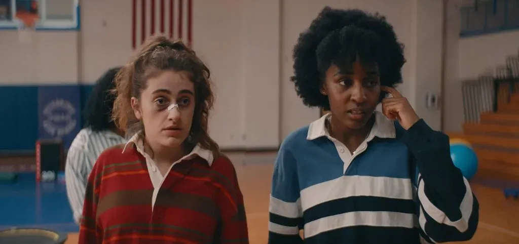 Rachel Sennott y Ayo Edebiri protagonizan Bottoms, el nuevo éxito de Prime Video. (IMDb)